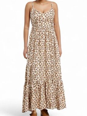 Thorn & Fable Mushroom Floral Cream
Maxi Dress Size M